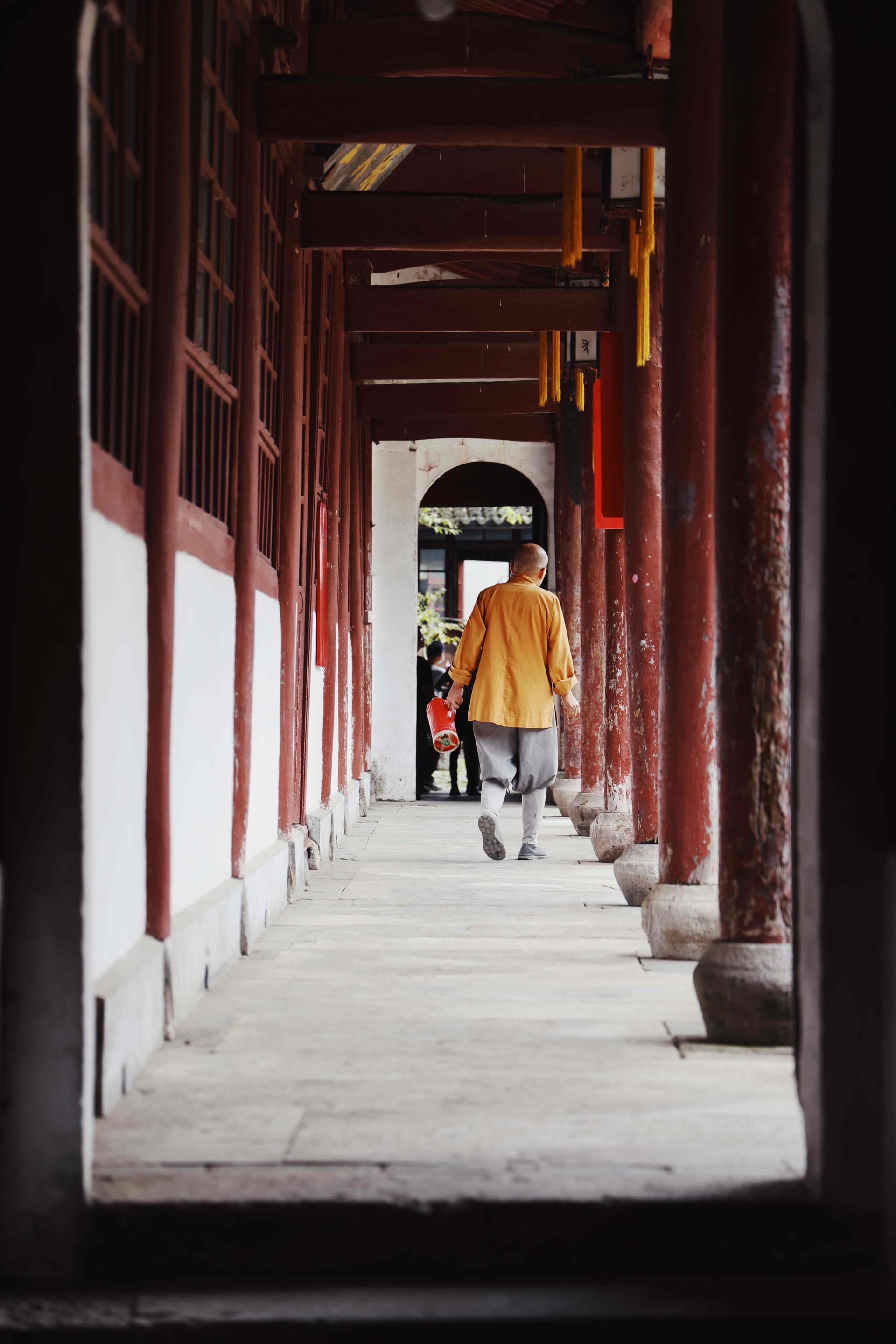 The monk who went to fetch water