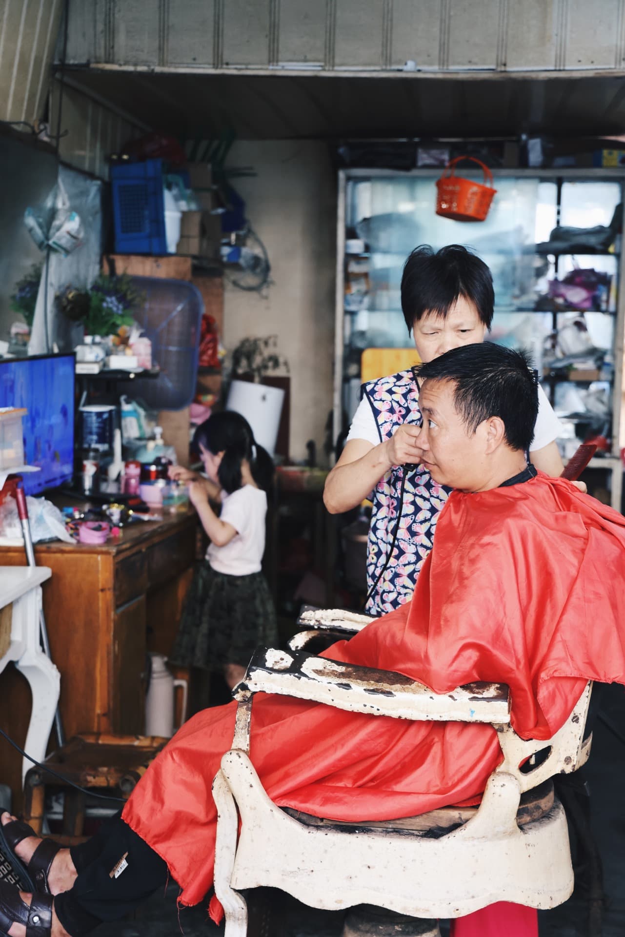 A traditional Chinese-style haircut